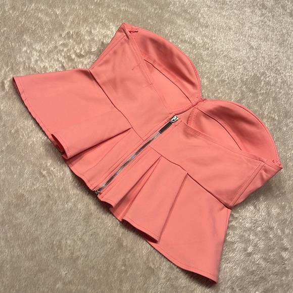 SUPERDOWN Cherrie Peplum Top - Picture 4 of 11